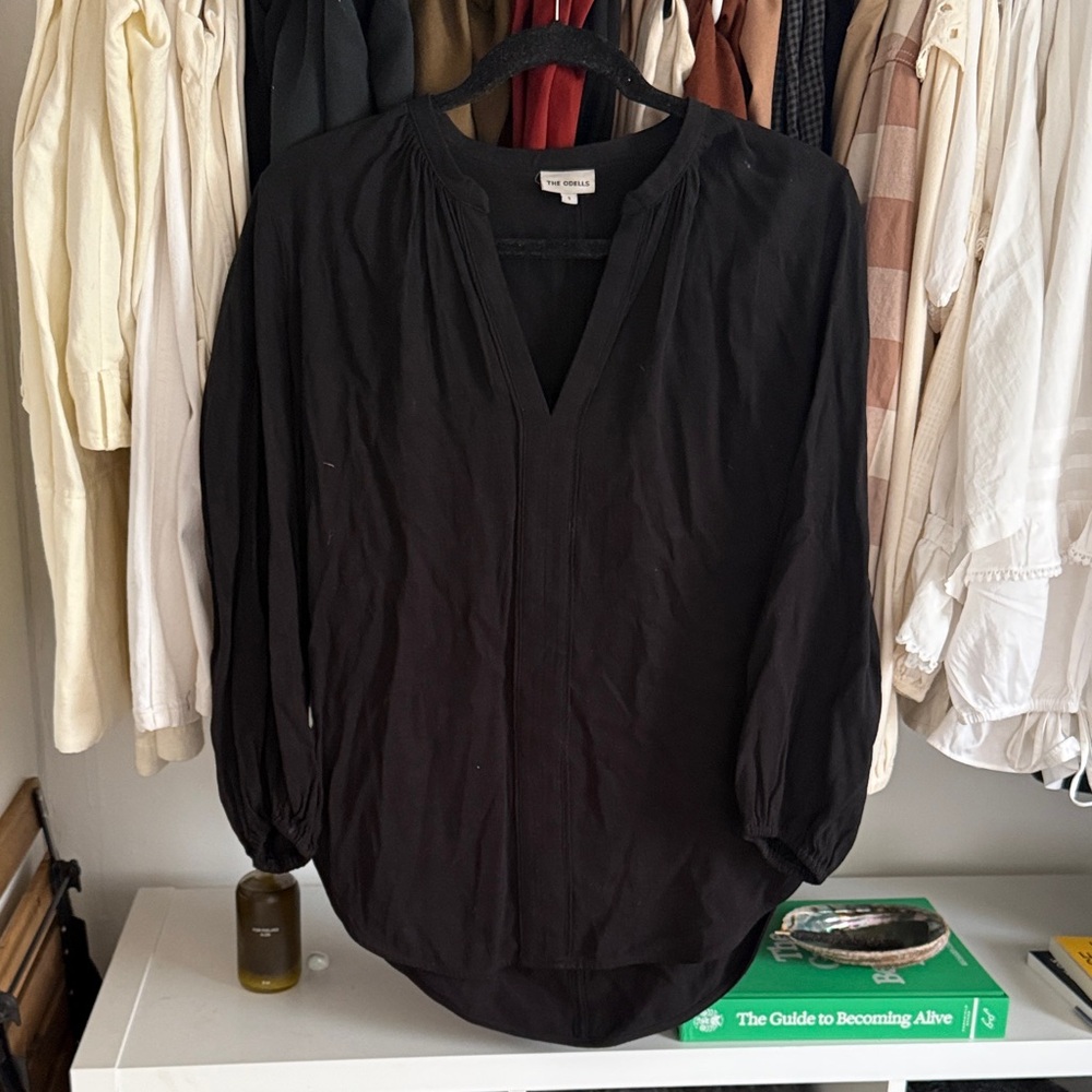 The Odells Black V-Neck Long Sleeve Tunic Top